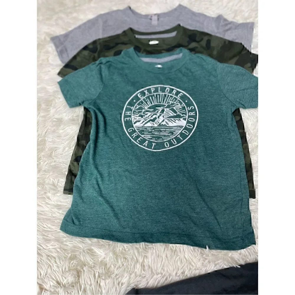 Great Used Condition Boys 4 piece size 6-7 Short Sleeve Graphic Tshirts by Old N